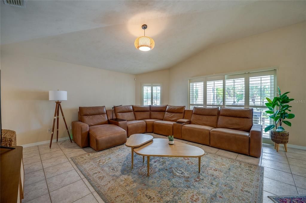 For Sale: $530,000 (3 beds, 3 baths, 2360 Square Feet)