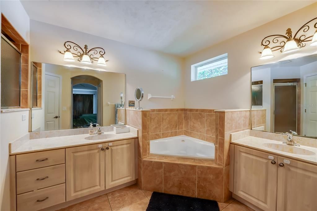 For Sale: $530,000 (3 beds, 3 baths, 2360 Square Feet)