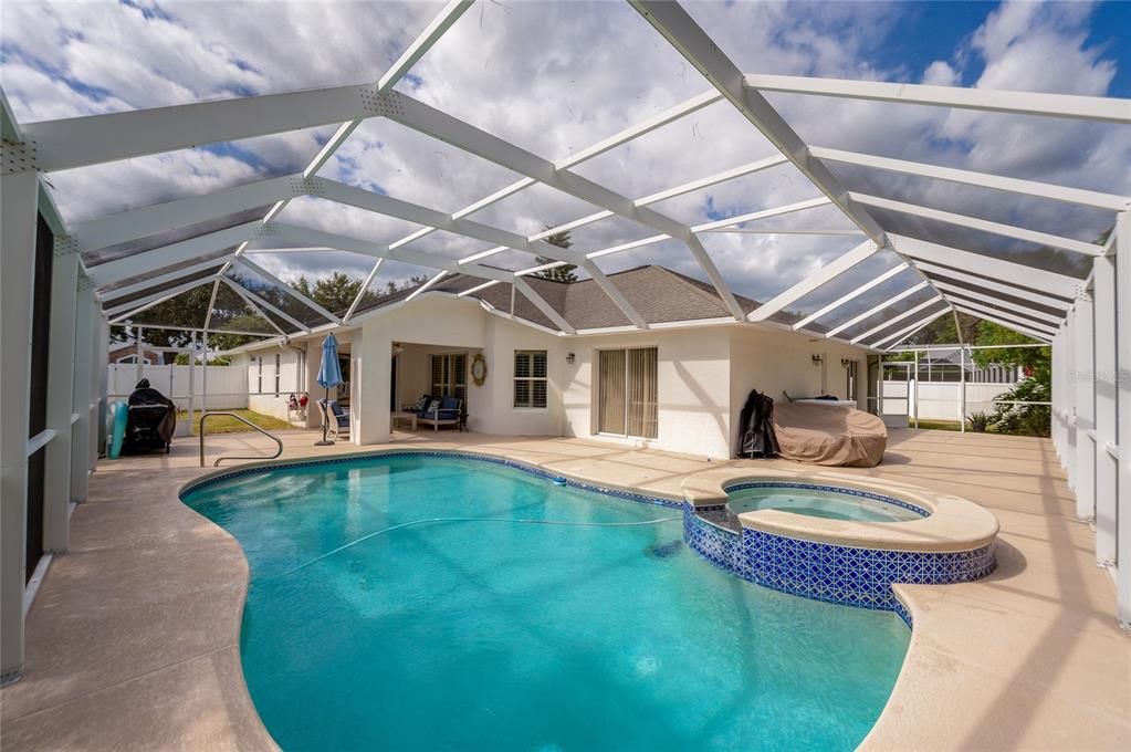 For Sale: $530,000 (3 beds, 3 baths, 2360 Square Feet)