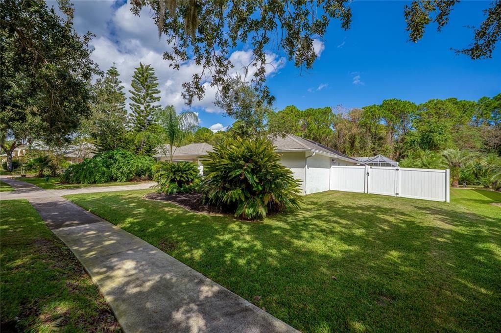 For Sale: $530,000 (3 beds, 3 baths, 2360 Square Feet)