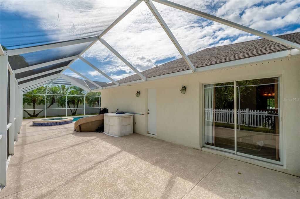 For Sale: $530,000 (3 beds, 3 baths, 2360 Square Feet)