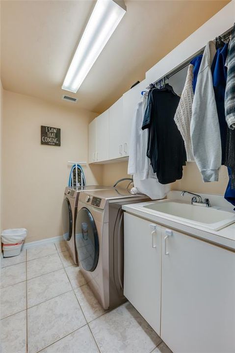 For Sale: $530,000 (3 beds, 3 baths, 2360 Square Feet)