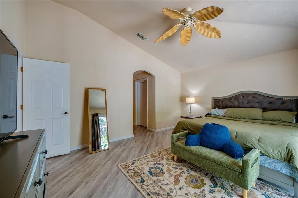 For Sale: $530,000 (3 beds, 3 baths, 2360 Square Feet)