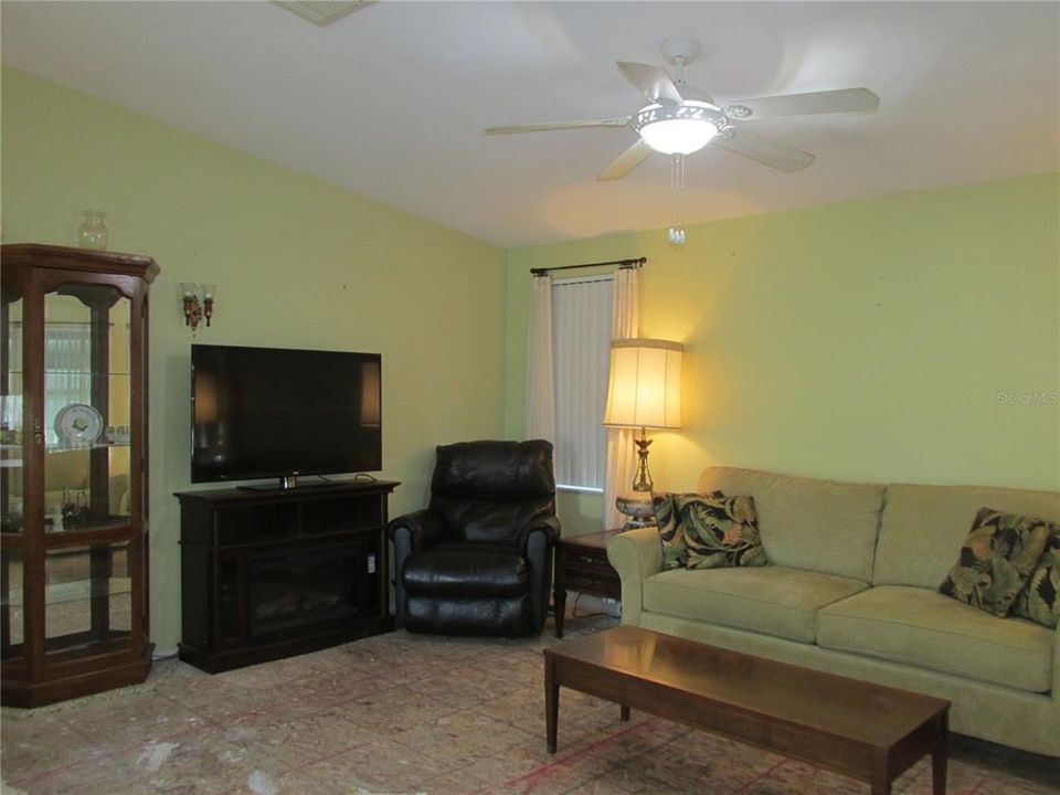 For Sale: $160,000 (2 beds, 2 baths, 1152 Square Feet)