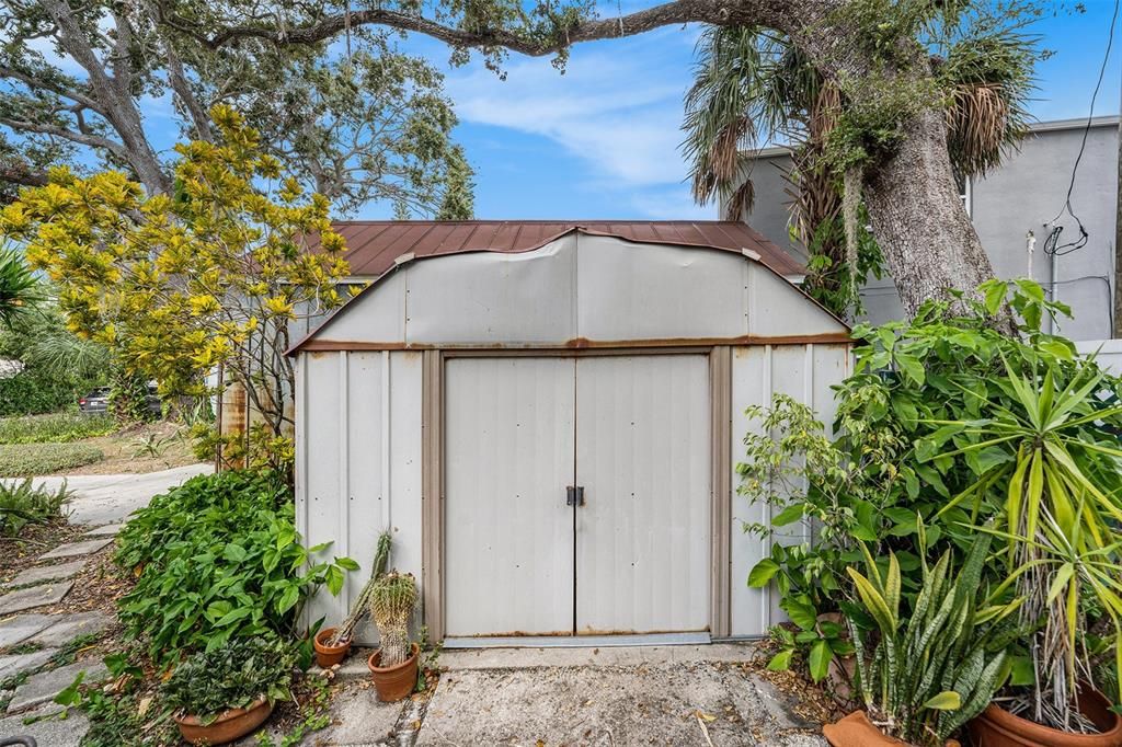 合同活跃: $275,000 (2 贝兹, 1 浴室, 1008 平方英尺)