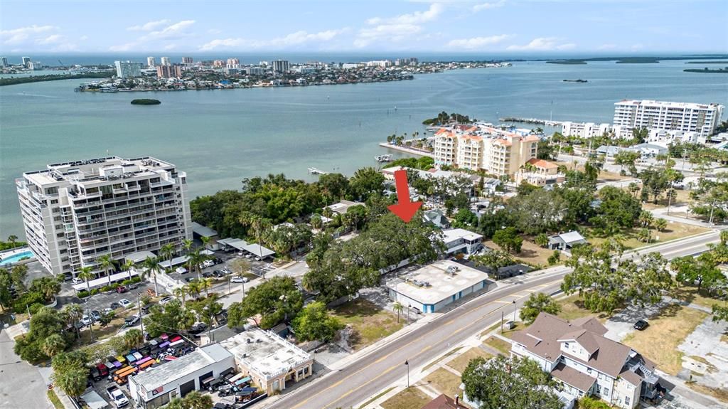 合同活跃: $275,000 (2 贝兹, 1 浴室, 1008 平方英尺)