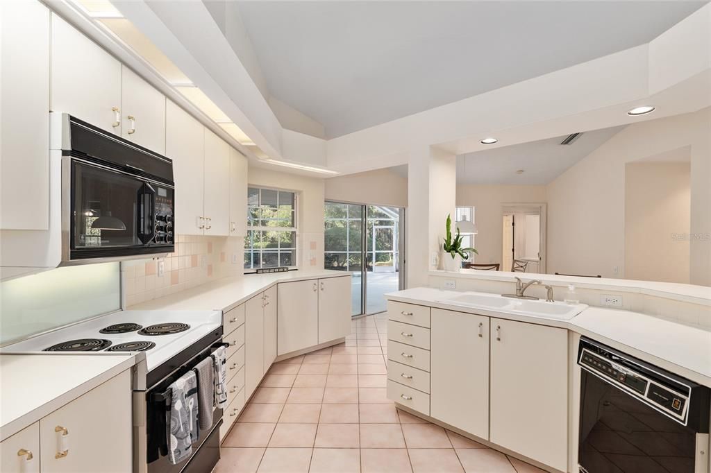 Active With Contract: $645,000 (4 beds, 3 baths, 3015 Square Feet)
