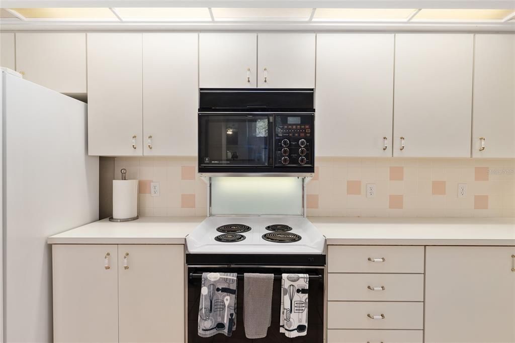 Active With Contract: $645,000 (4 beds, 3 baths, 3015 Square Feet)