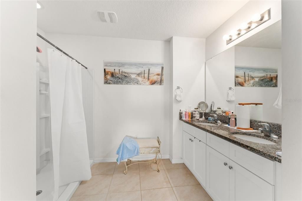 For Sale: $500,000 (5 beds, 3 baths, 2471 Square Feet)