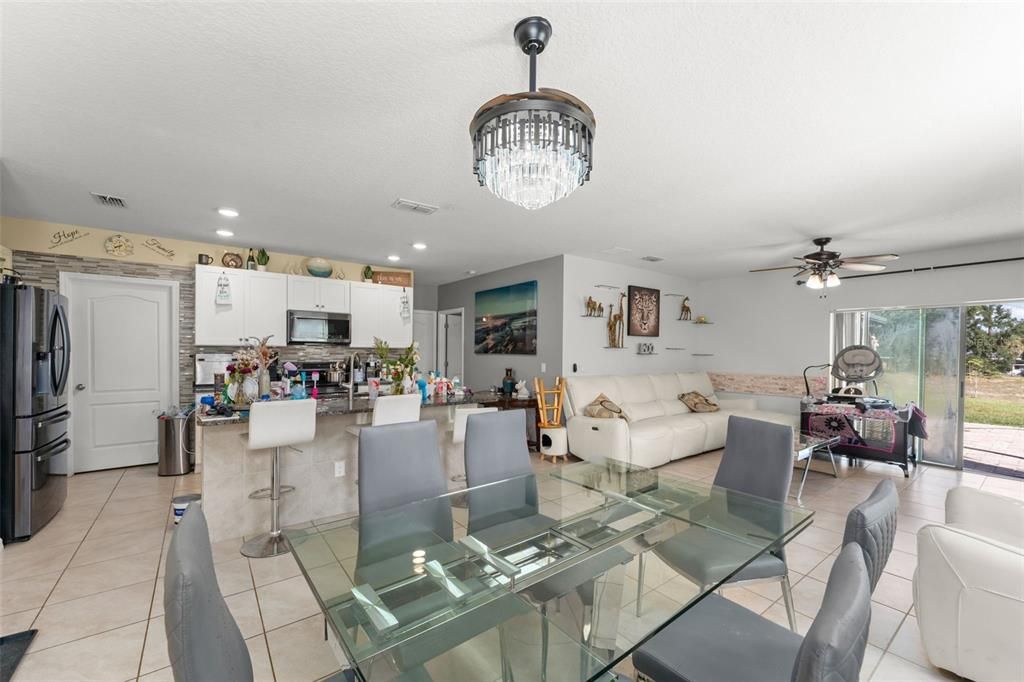 For Sale: $500,000 (5 beds, 3 baths, 2471 Square Feet)