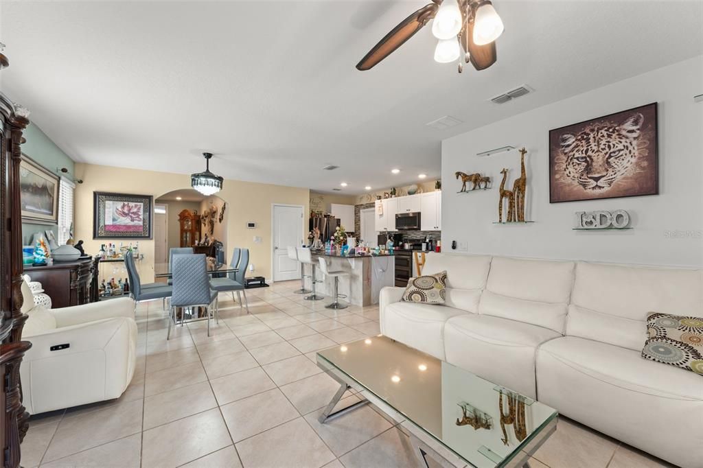 For Sale: $500,000 (5 beds, 3 baths, 2471 Square Feet)