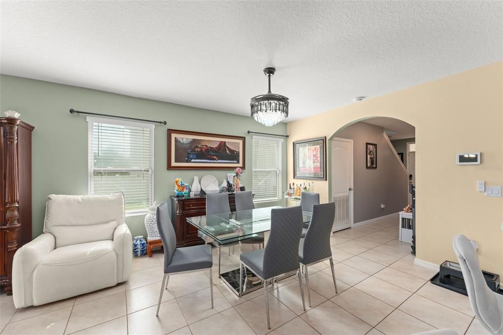 For Sale: $500,000 (5 beds, 3 baths, 2471 Square Feet)