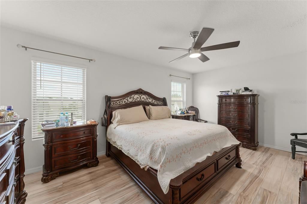 For Sale: $500,000 (5 beds, 3 baths, 2471 Square Feet)