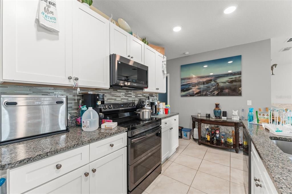 For Sale: $500,000 (5 beds, 3 baths, 2471 Square Feet)