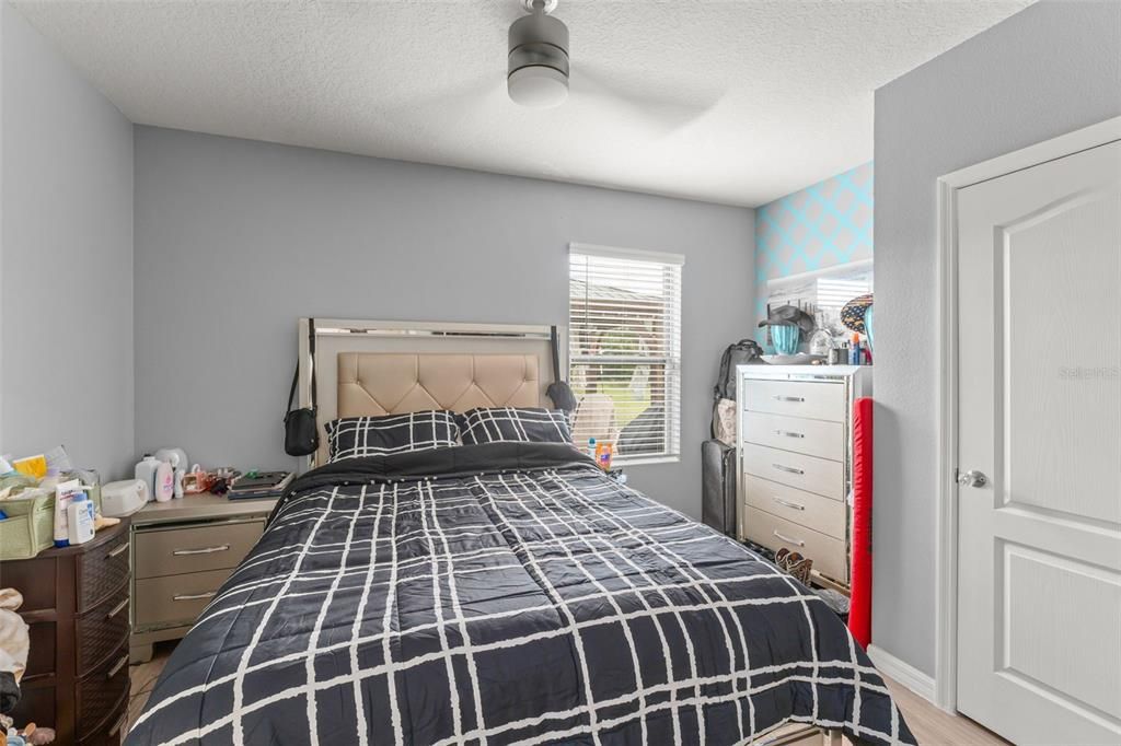 For Sale: $500,000 (5 beds, 3 baths, 2471 Square Feet)