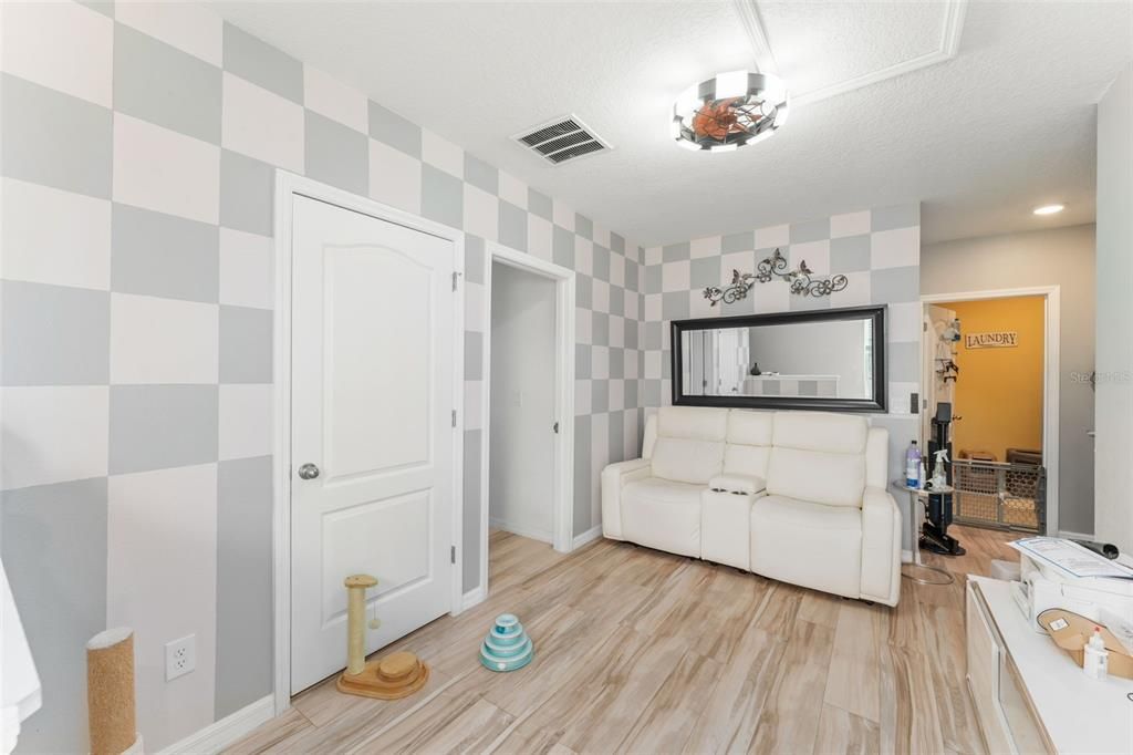 For Sale: $500,000 (5 beds, 3 baths, 2471 Square Feet)