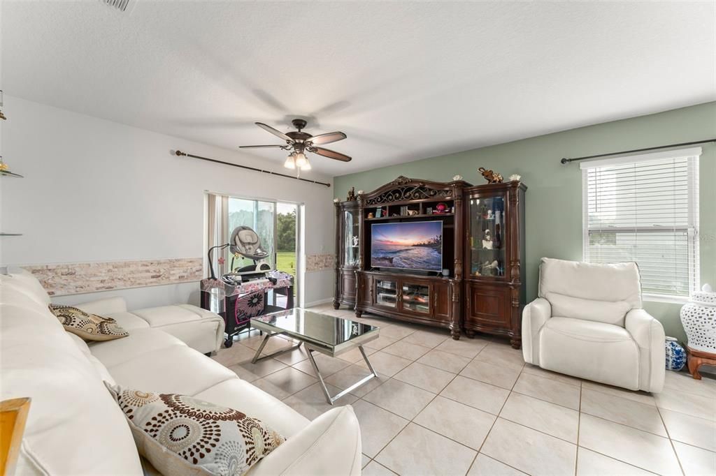 For Sale: $500,000 (5 beds, 3 baths, 2471 Square Feet)