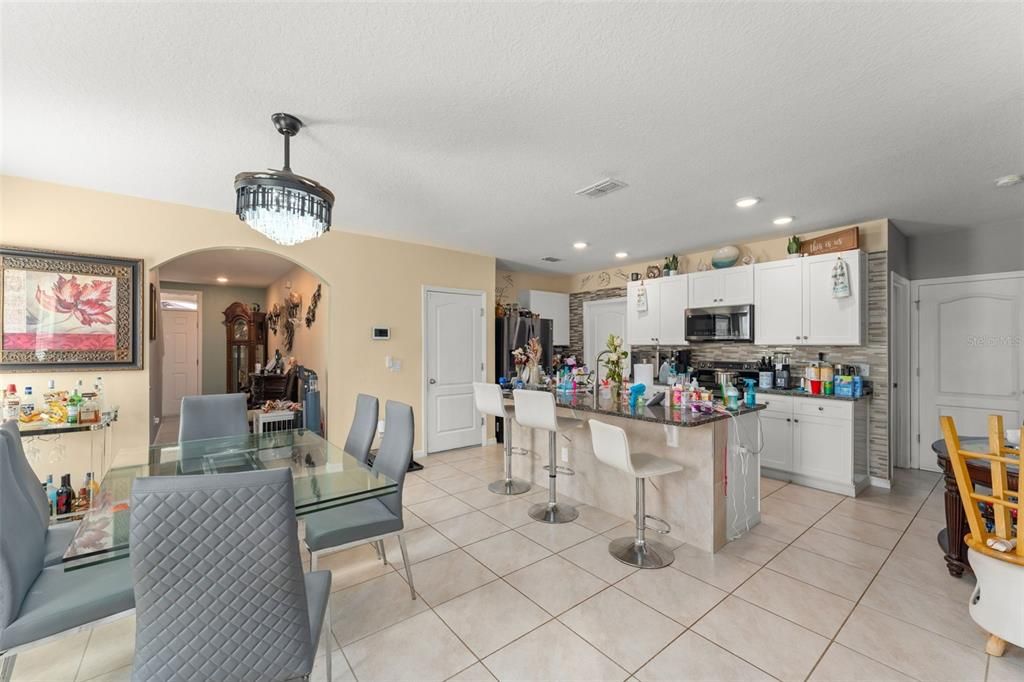 For Sale: $500,000 (5 beds, 3 baths, 2471 Square Feet)