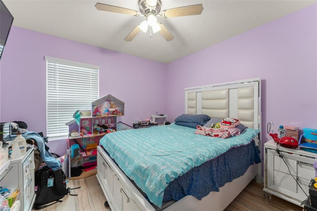 For Sale: $500,000 (5 beds, 3 baths, 2471 Square Feet)