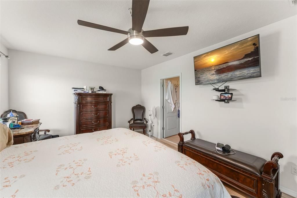 For Sale: $500,000 (5 beds, 3 baths, 2471 Square Feet)