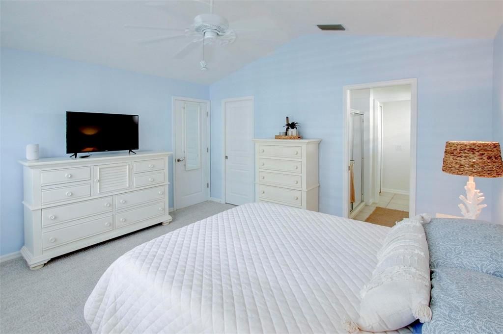 For Rent: $4,000 (3 beds, 2 baths, 1597 Square Feet)