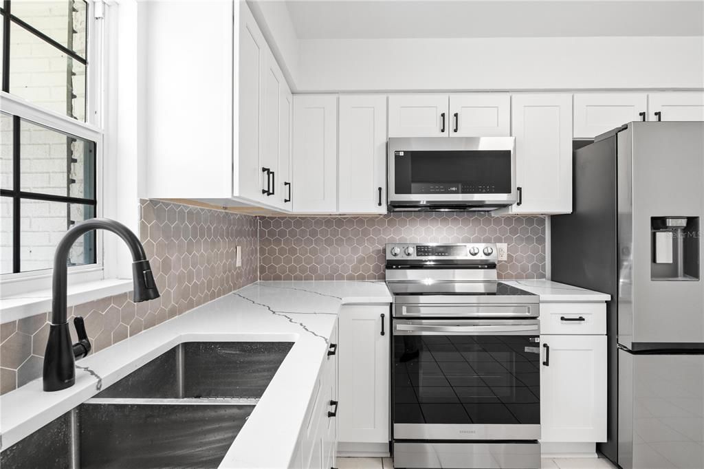 待售: $389,000 (3 贝兹, 2 浴室, 2002 平方英尺)