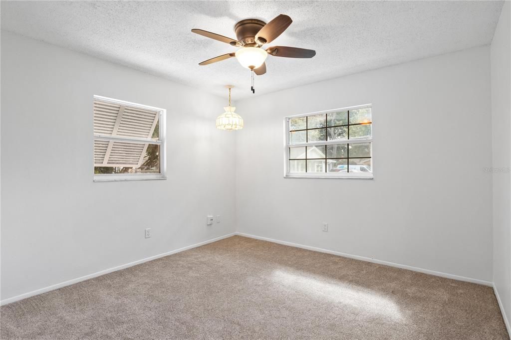 待售: $389,000 (3 贝兹, 2 浴室, 2002 平方英尺)