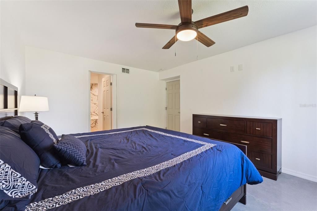 待售: $805,000 (6 贝兹, 3 浴室, 4917 平方英尺)