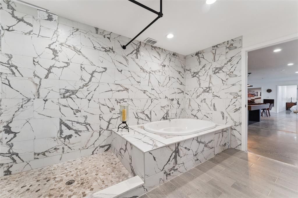 待售: $805,000 (6 贝兹, 3 浴室, 4917 平方英尺)