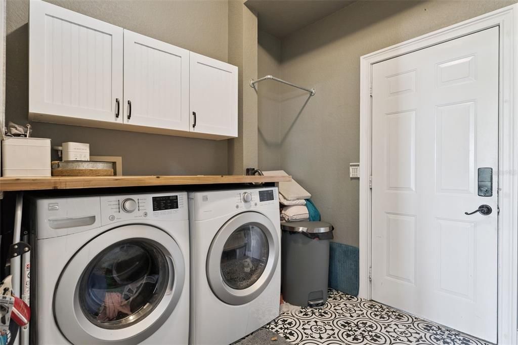 待售: $805,000 (6 贝兹, 3 浴室, 4917 平方英尺)