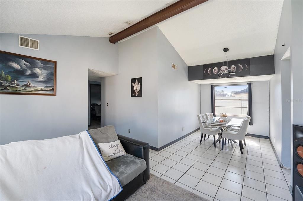 Active With Contract: $266,900 (3 beds, 2 baths, 1340 Square Feet)
