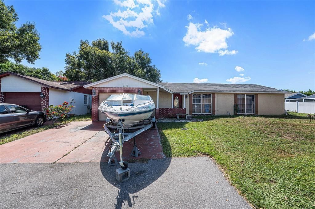 Active With Contract: $266,900 (3 beds, 2 baths, 1340 Square Feet)