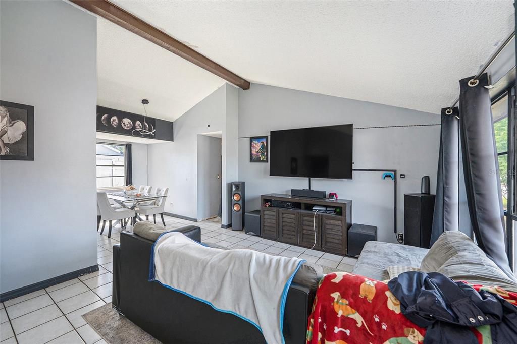 Active With Contract: $266,900 (3 beds, 2 baths, 1340 Square Feet)