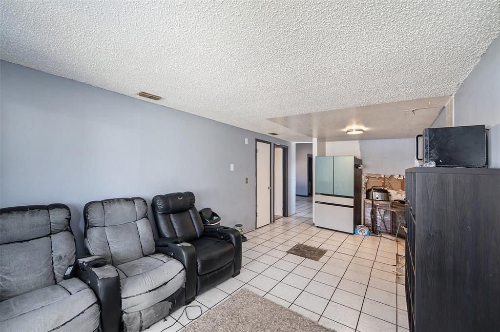 Active With Contract: $266,900 (3 beds, 2 baths, 1340 Square Feet)