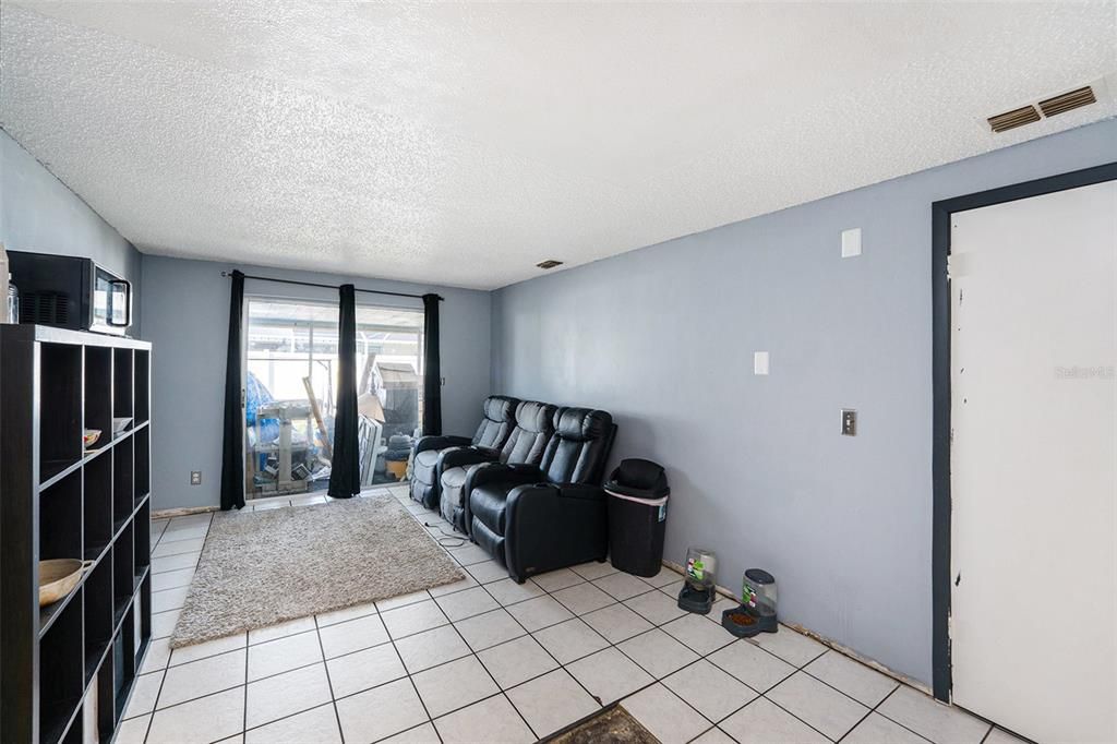 Active With Contract: $266,900 (3 beds, 2 baths, 1340 Square Feet)