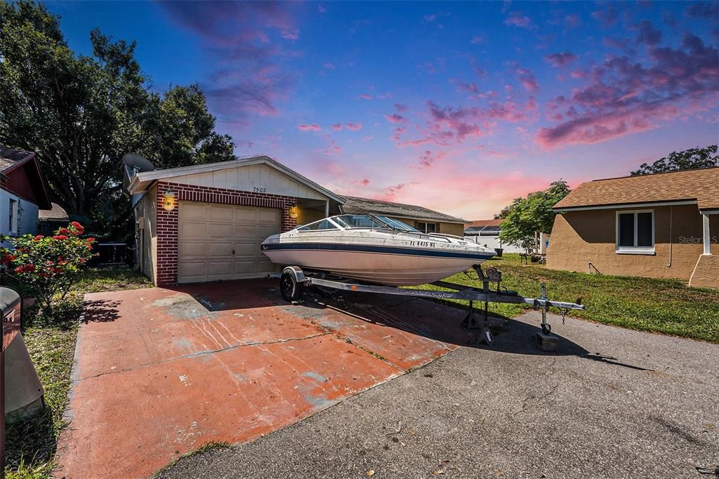 Active With Contract: $266,900 (3 beds, 2 baths, 1340 Square Feet)