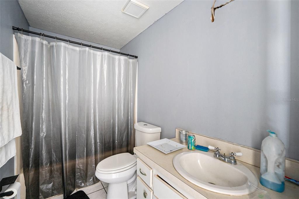 Active With Contract: $266,900 (3 beds, 2 baths, 1340 Square Feet)