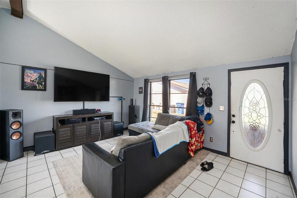 Active With Contract: $266,900 (3 beds, 2 baths, 1340 Square Feet)