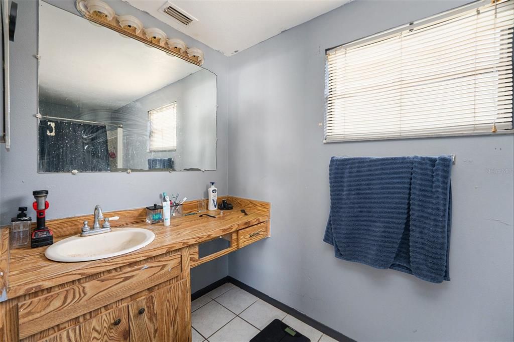 Active With Contract: $266,900 (3 beds, 2 baths, 1340 Square Feet)