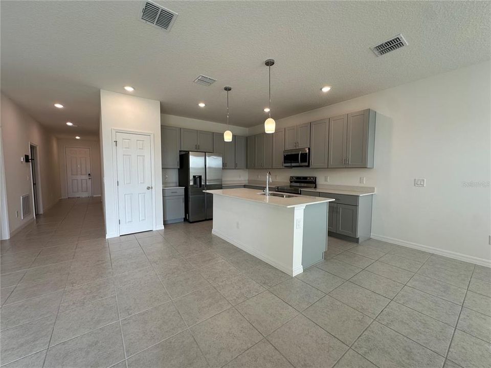 В аренду: $2,400 (3 спален, 2 ванн, 1672 Квадратных фут)