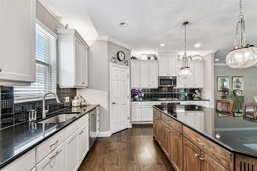 Active With Contract: $925,000 (4 beds, 3 baths, 2736 Square Feet)