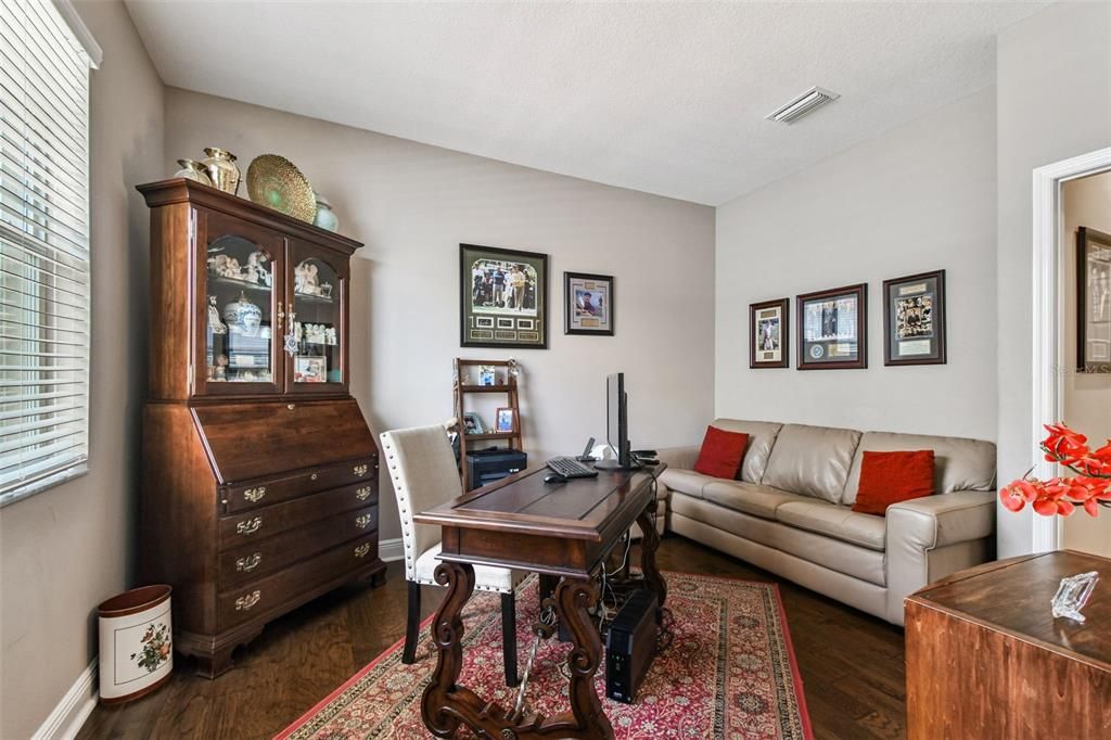 Active With Contract: $925,000 (4 beds, 3 baths, 2736 Square Feet)