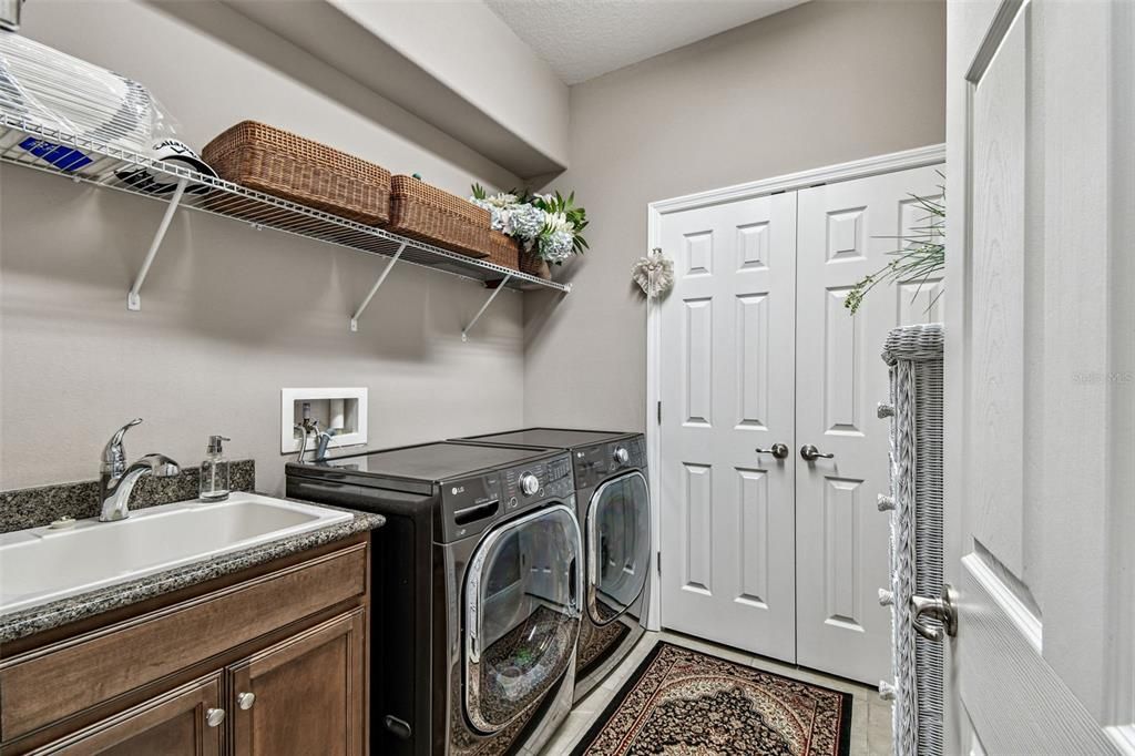 Active With Contract: $925,000 (4 beds, 3 baths, 2736 Square Feet)