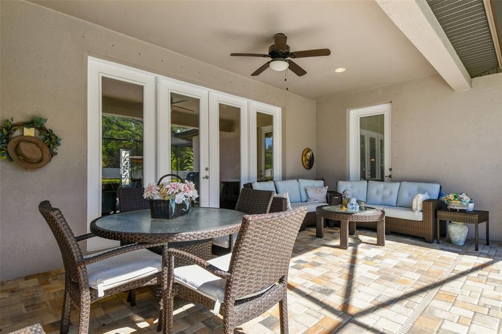 Active With Contract: $925,000 (4 beds, 3 baths, 2736 Square Feet)