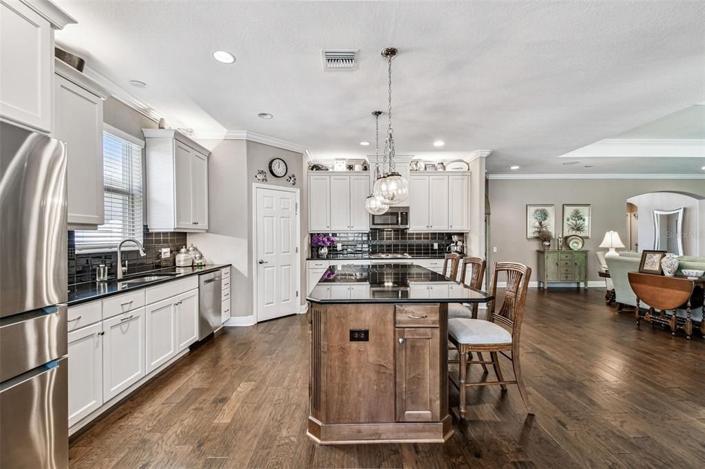 Active With Contract: $925,000 (4 beds, 3 baths, 2736 Square Feet)