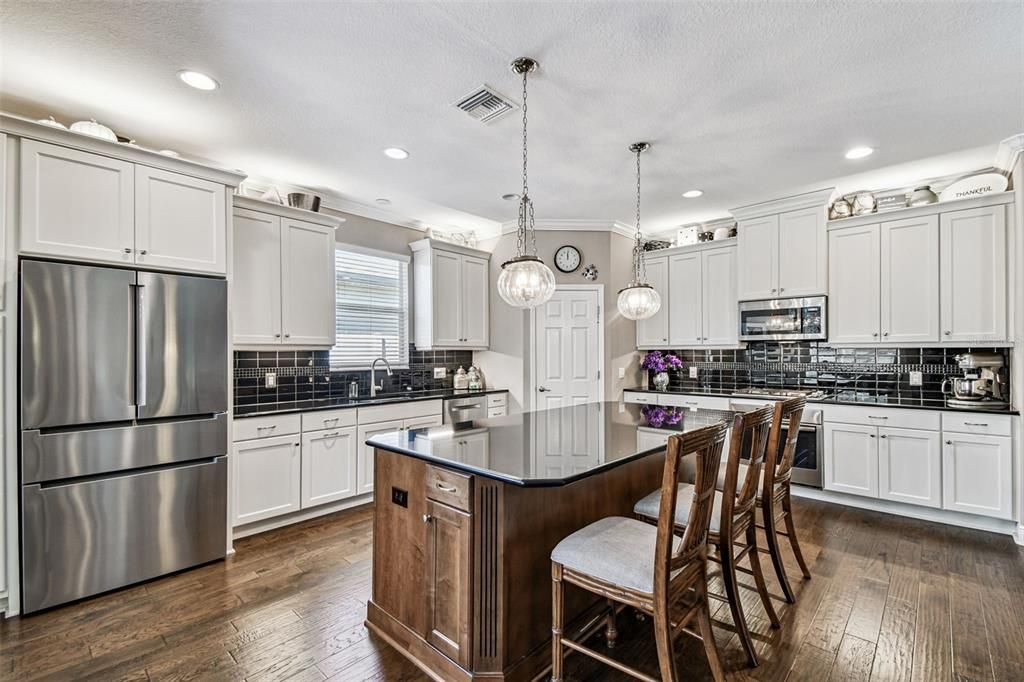 Active With Contract: $925,000 (4 beds, 3 baths, 2736 Square Feet)