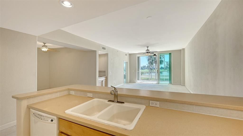 For Sale: $300,000 (2 beds, 2 baths, 1543 Square Feet)