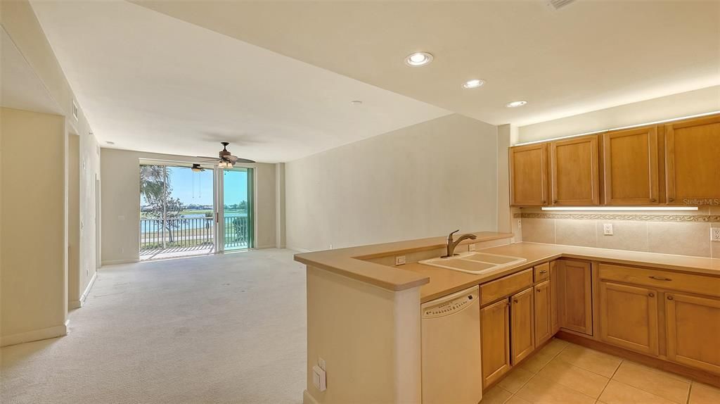 For Sale: $300,000 (2 beds, 2 baths, 1543 Square Feet)