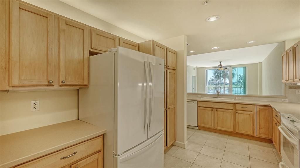 For Sale: $300,000 (2 beds, 2 baths, 1543 Square Feet)
