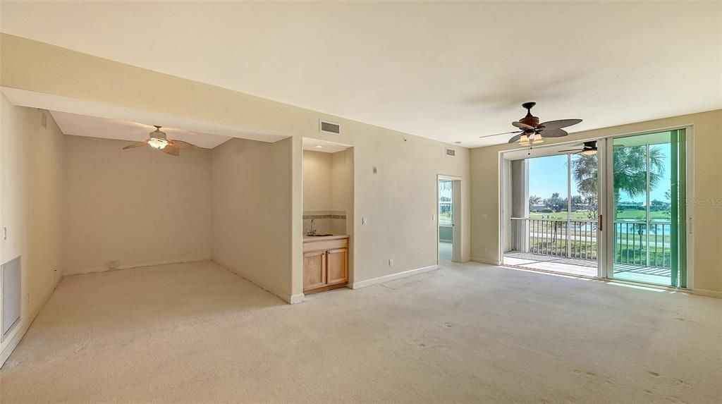 For Sale: $300,000 (2 beds, 2 baths, 1543 Square Feet)